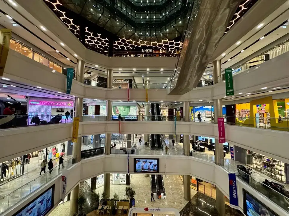 مغازه  همکف  مجتمع همیلا سنتر ( پونک )