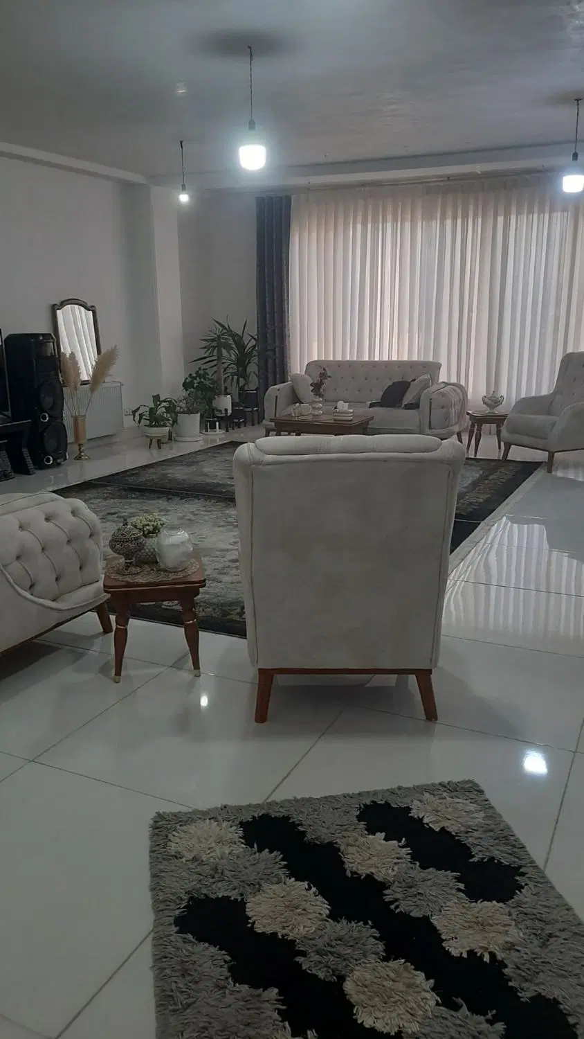 یک واحد آپارتمان170متری  فول امکانات