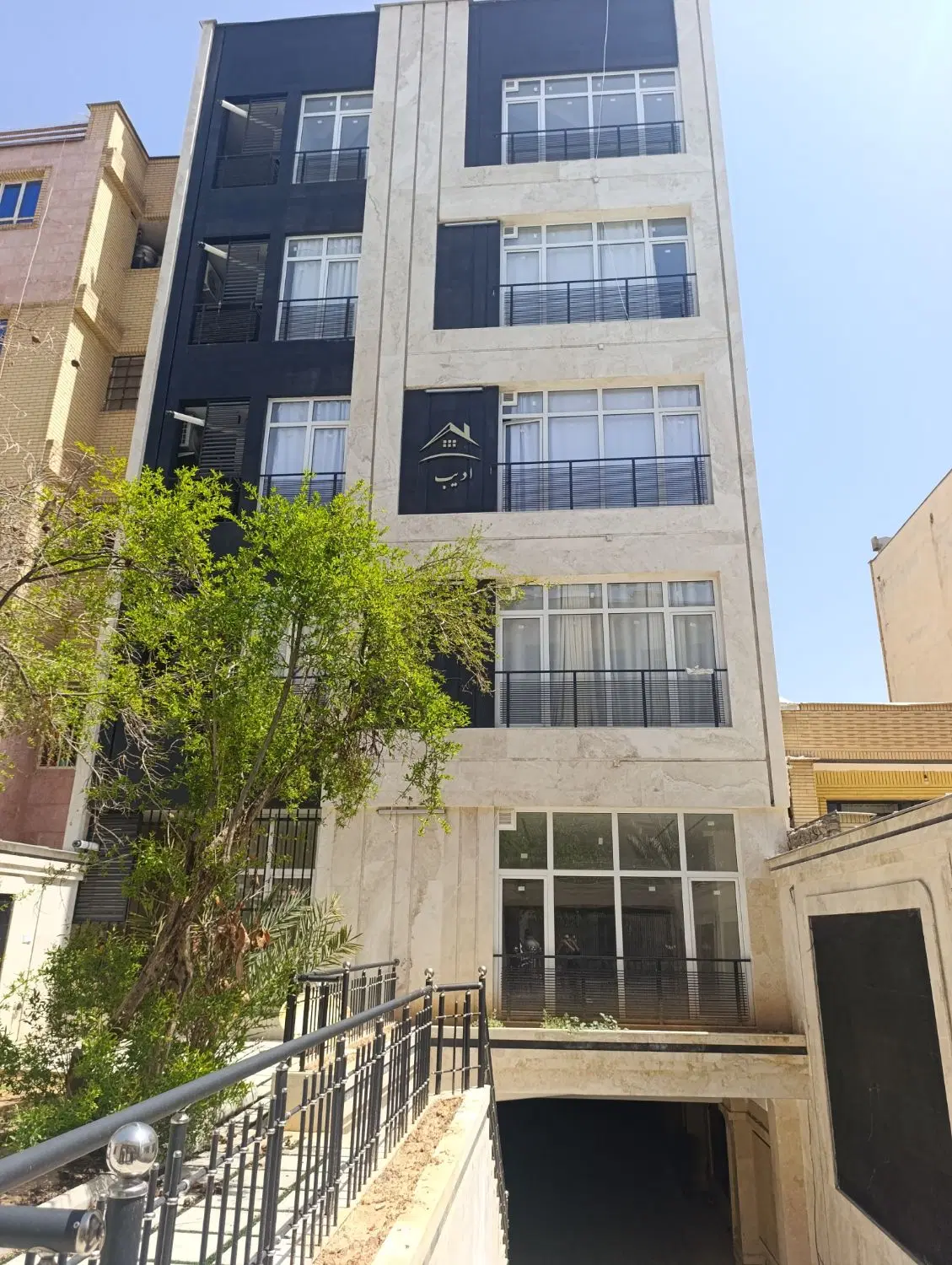 فروش سه خوابه ۱۴۲ متری مستر دار باهنر جنوبی
