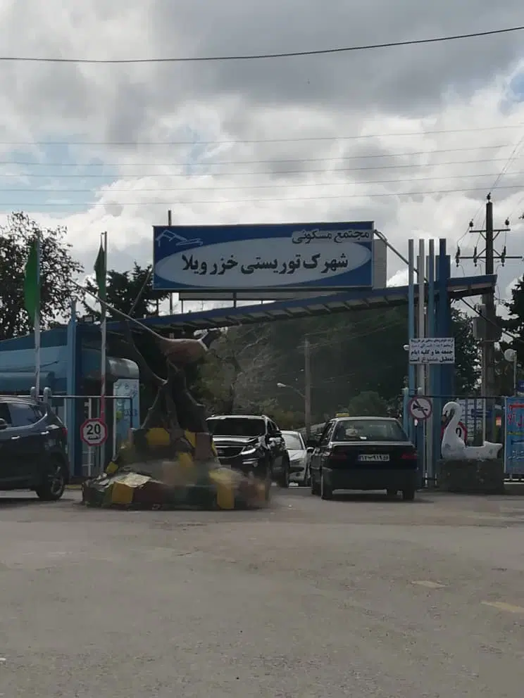 یک قطعه زمین به مساحت ۴۲۰ متر مربع