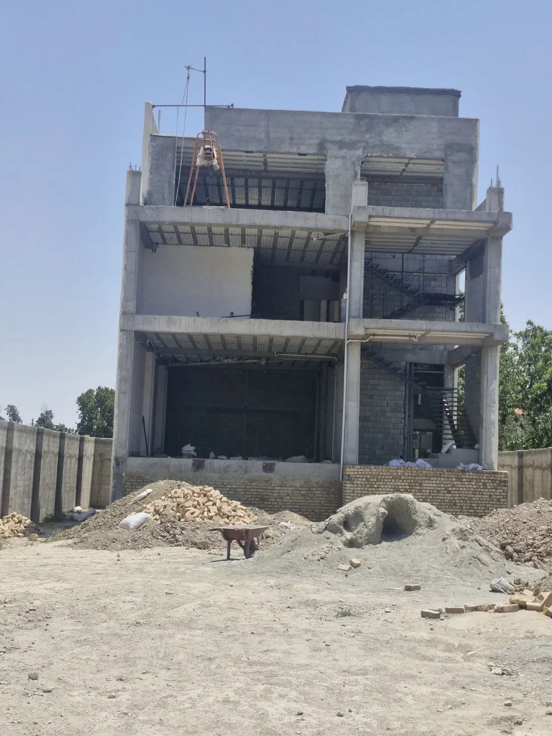 ویلا ۷۵۰متری در حال ساخت در شهریار
