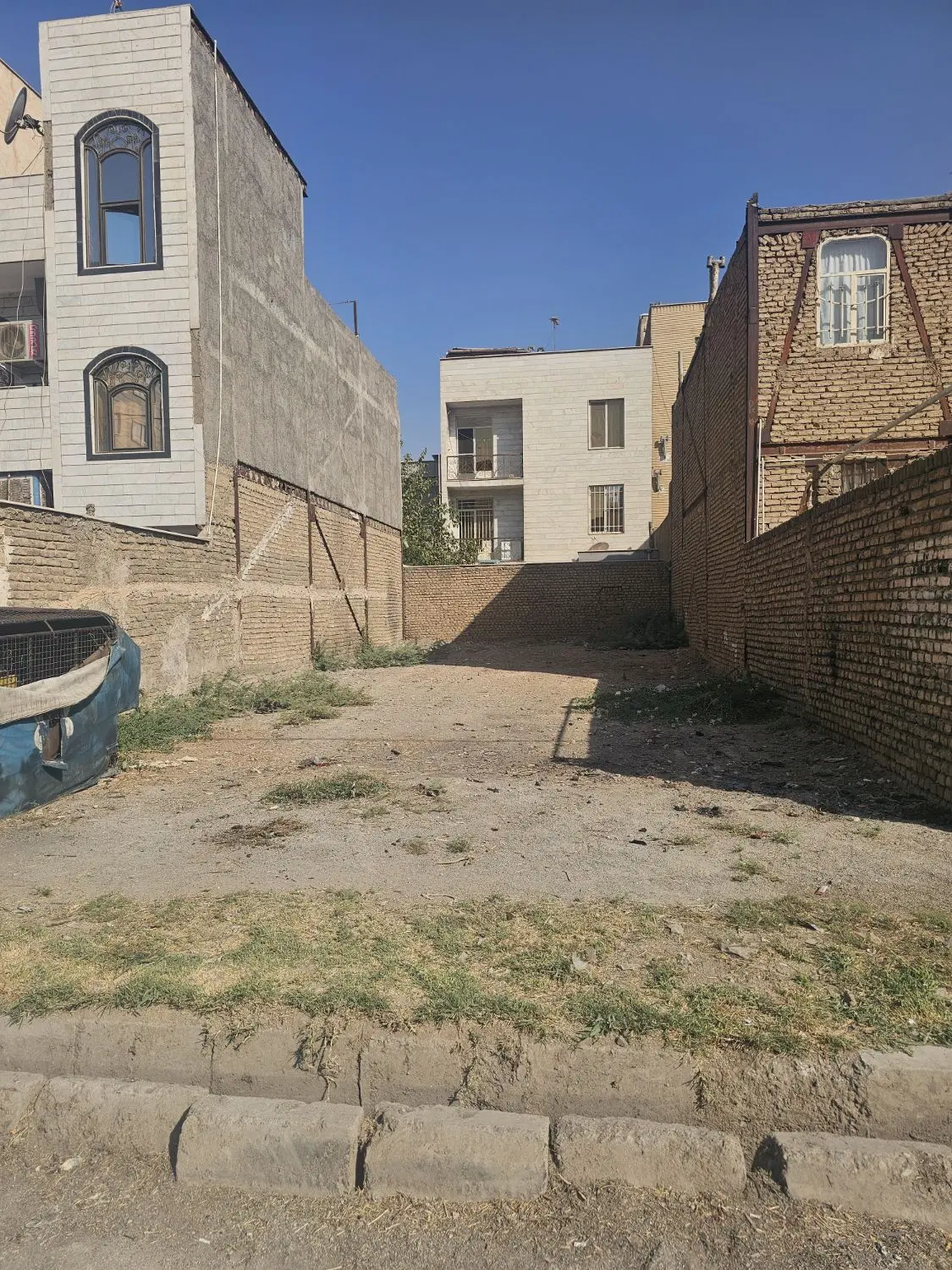 زمین ۱۶۰متری لوکیشن عالی طلاییه