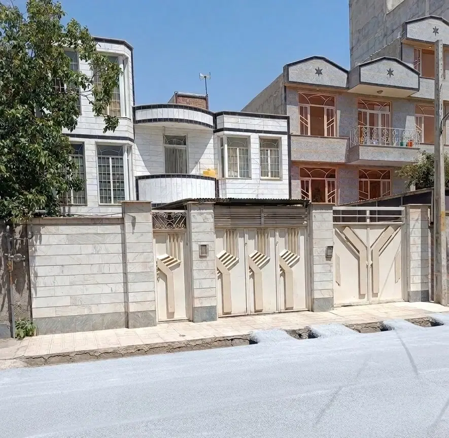 ویلایی دوطبقه، فاز۳سبلان،نسیم ۱ فروش به علت مهاجرت