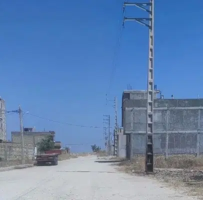 زمین ۲۰۰ متری میدان مادر