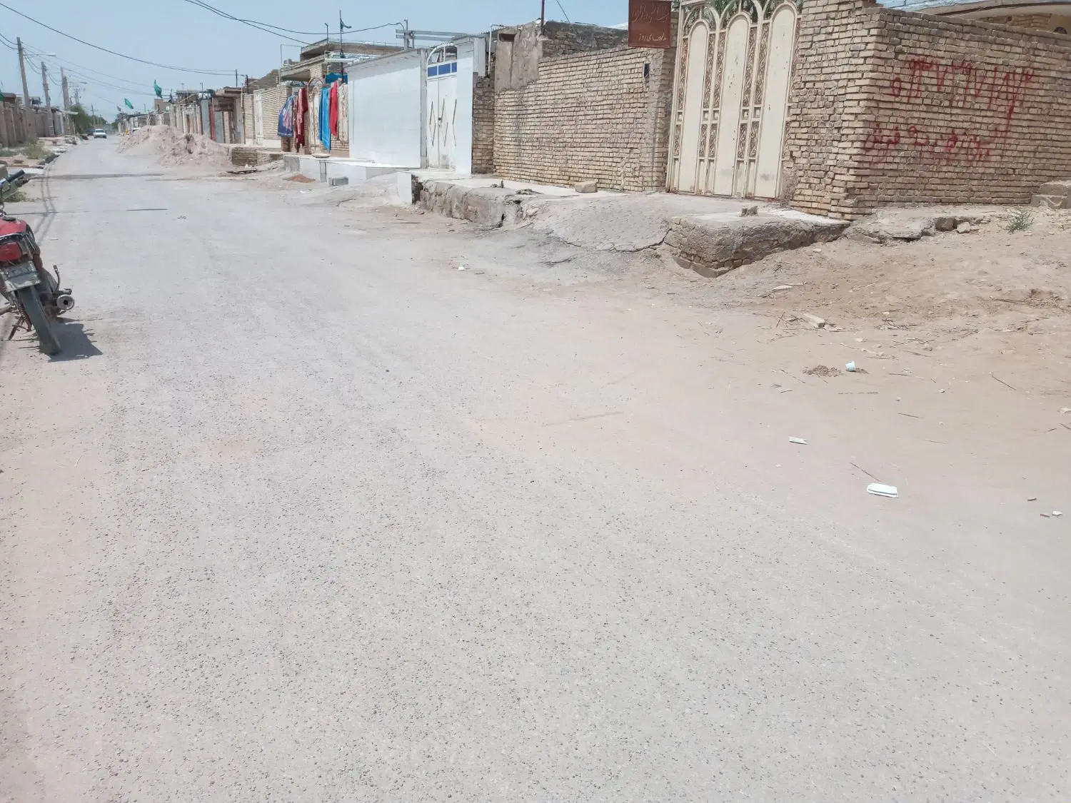 زمین نیمه کاره در روستای دهکده فرهنگ یک