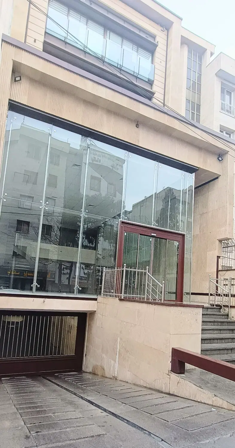 ۲۷۰ متر،مغازه.بالاترپل سیدخندان.نوساز.۱۱ پارکینگ