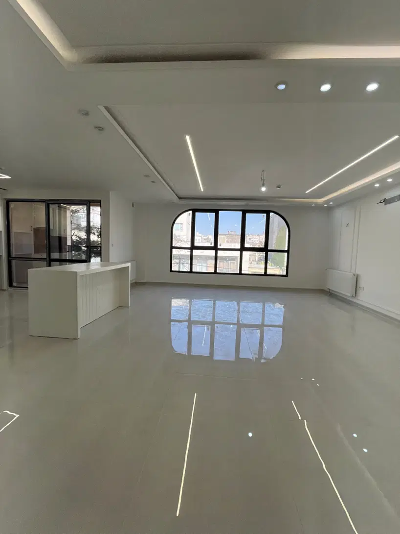 پارکینگ اختصاصی ( ۱۰۰ متر ) عالیجناب