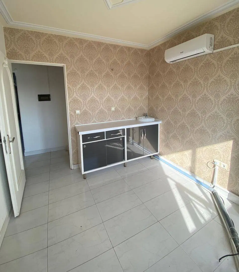 واحد ۶۲ متری بر خیابان مناسب مطب ، دفتر کار و ...