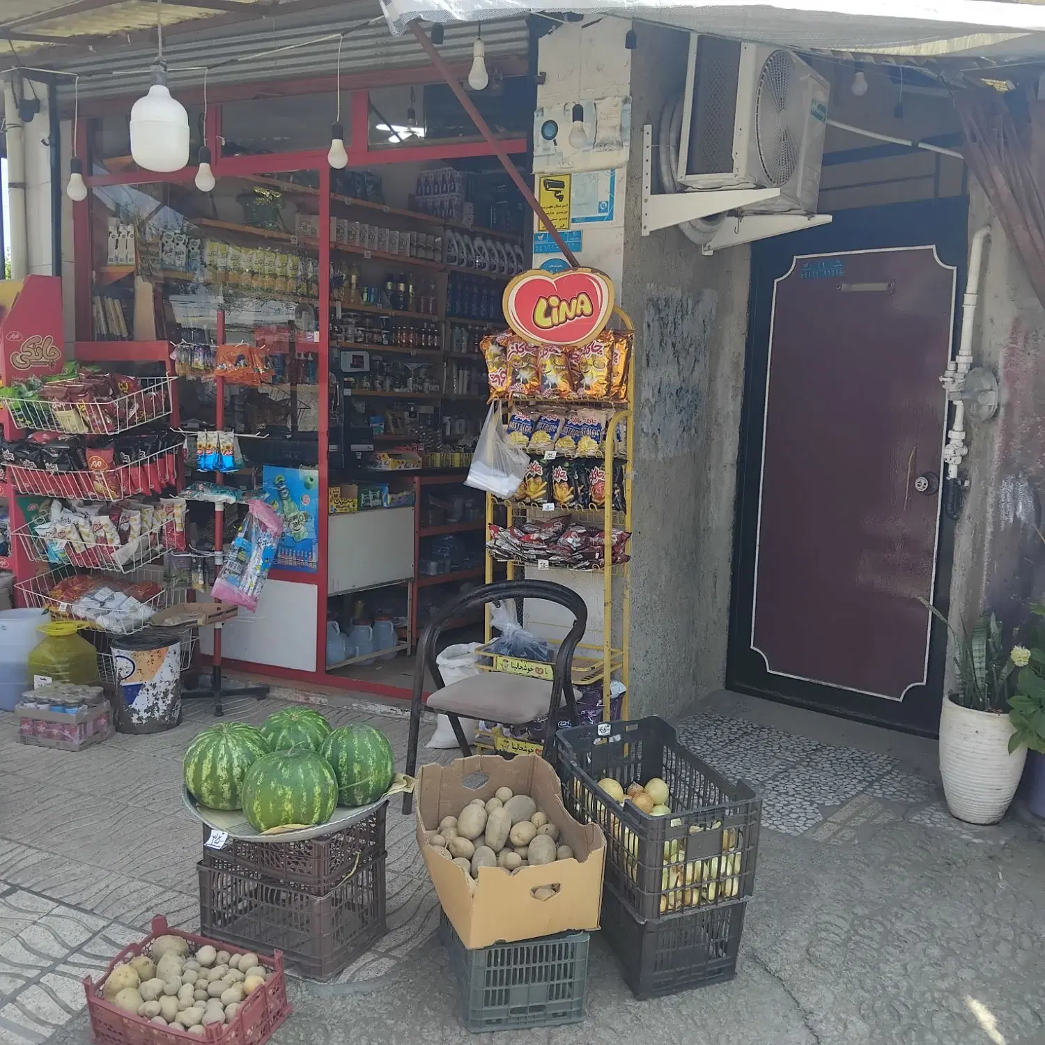 خانه ویلایی  به همراه مغازه