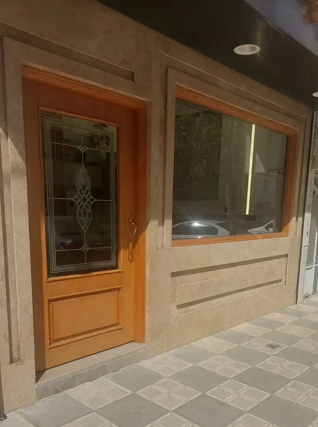 مغازه ۷۸ متری شیک،۵ متر هاشیه،سقف بلند