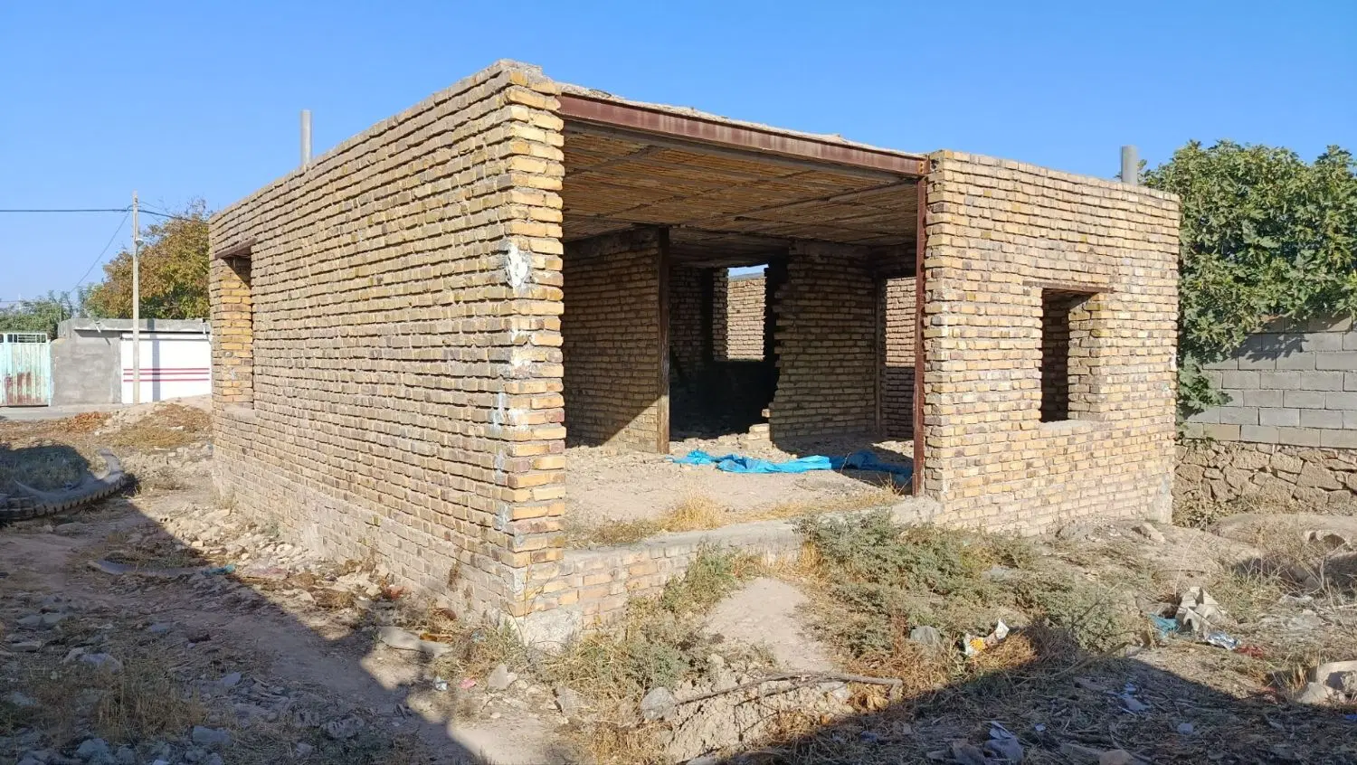 خانه نیمه ساخت