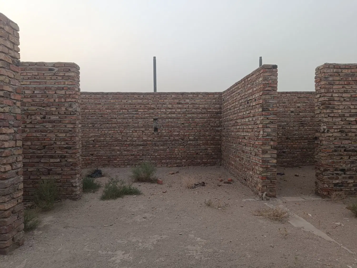 منزل تازیر سقف همراه 2دکان