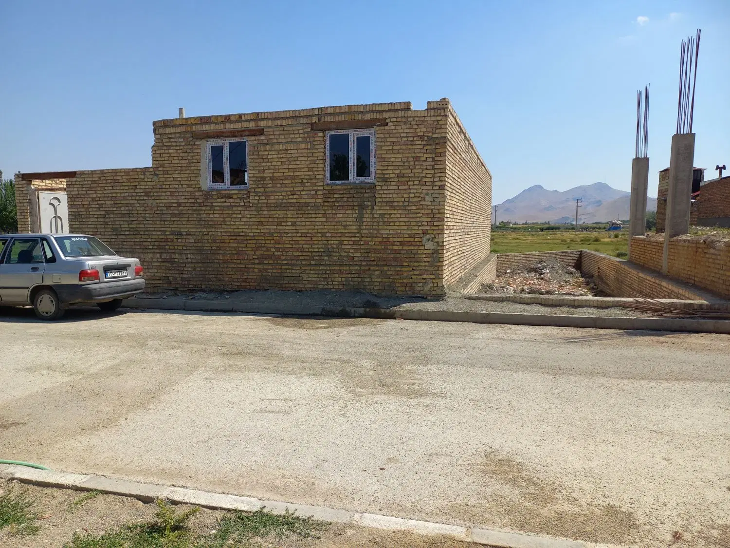 خانه نیمه ساخت