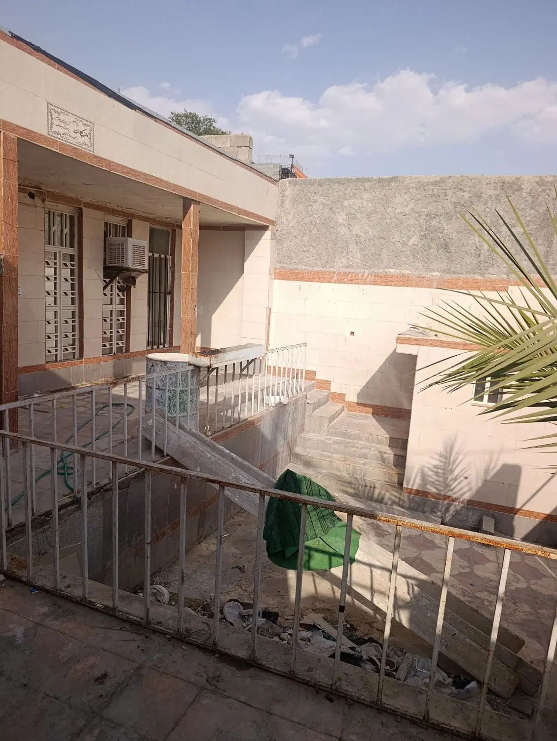 رهن یا اجاره منزل دو خواب و حیاط دار