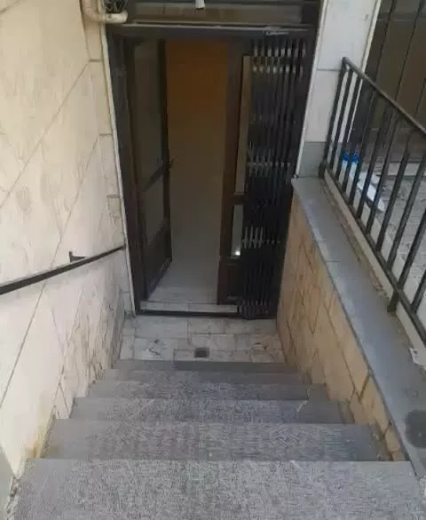 اجاره طبقه پایین از دوطبقه ویلایی