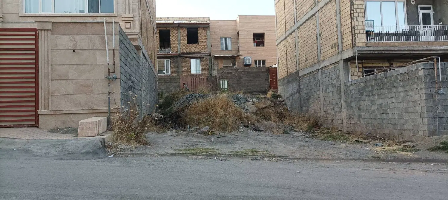 فروش یک قطعه زمین مسکونی واقع در شهرستان کامیاران