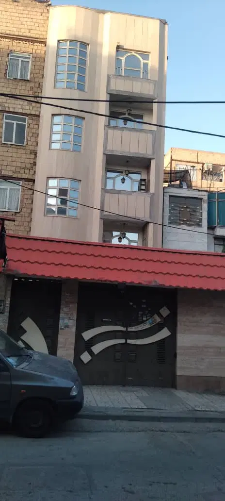 بلوار توس ۳۳زیر بنا۱۳۰متر طبقه ۴ بدون اسانسور