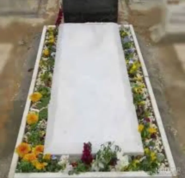 قبر دو طبقه در مسجد صاحب الزمان