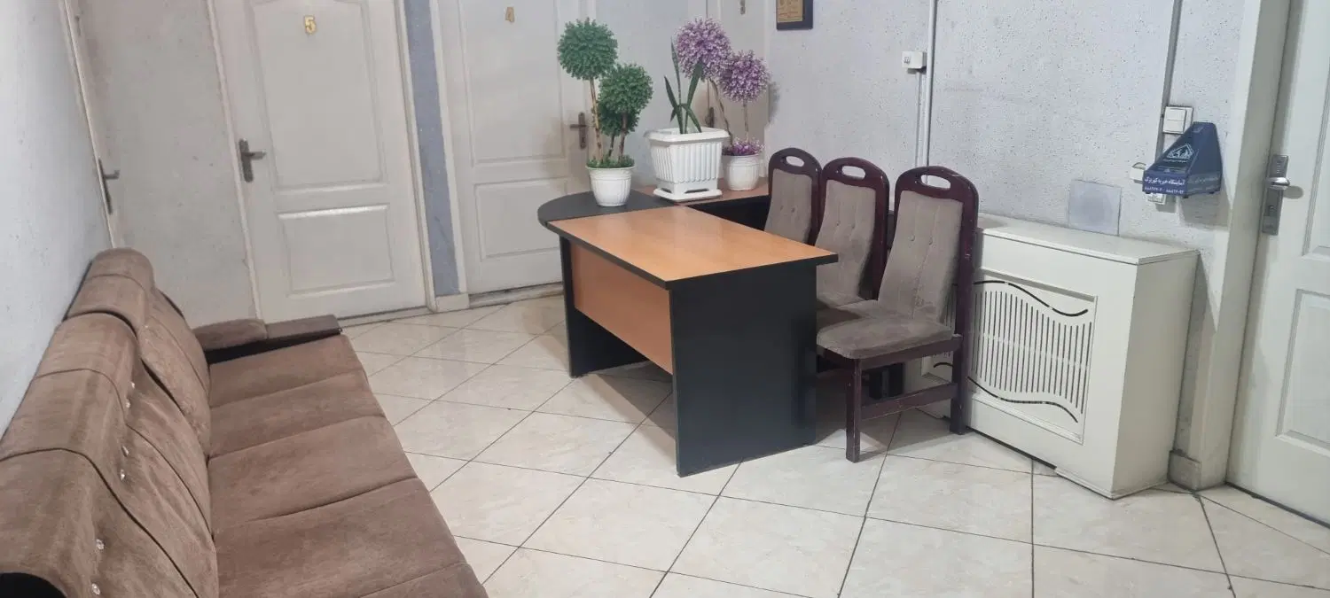 اطاق مبله اداری مناسب وکلا کارشناسان مهندسین و ...