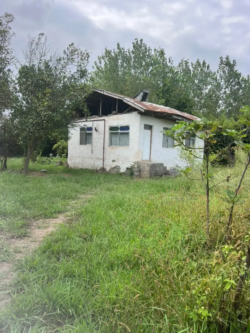 ۷۱۵ متر زمین مسکونی همراه بنا ۱۰۰ متری
