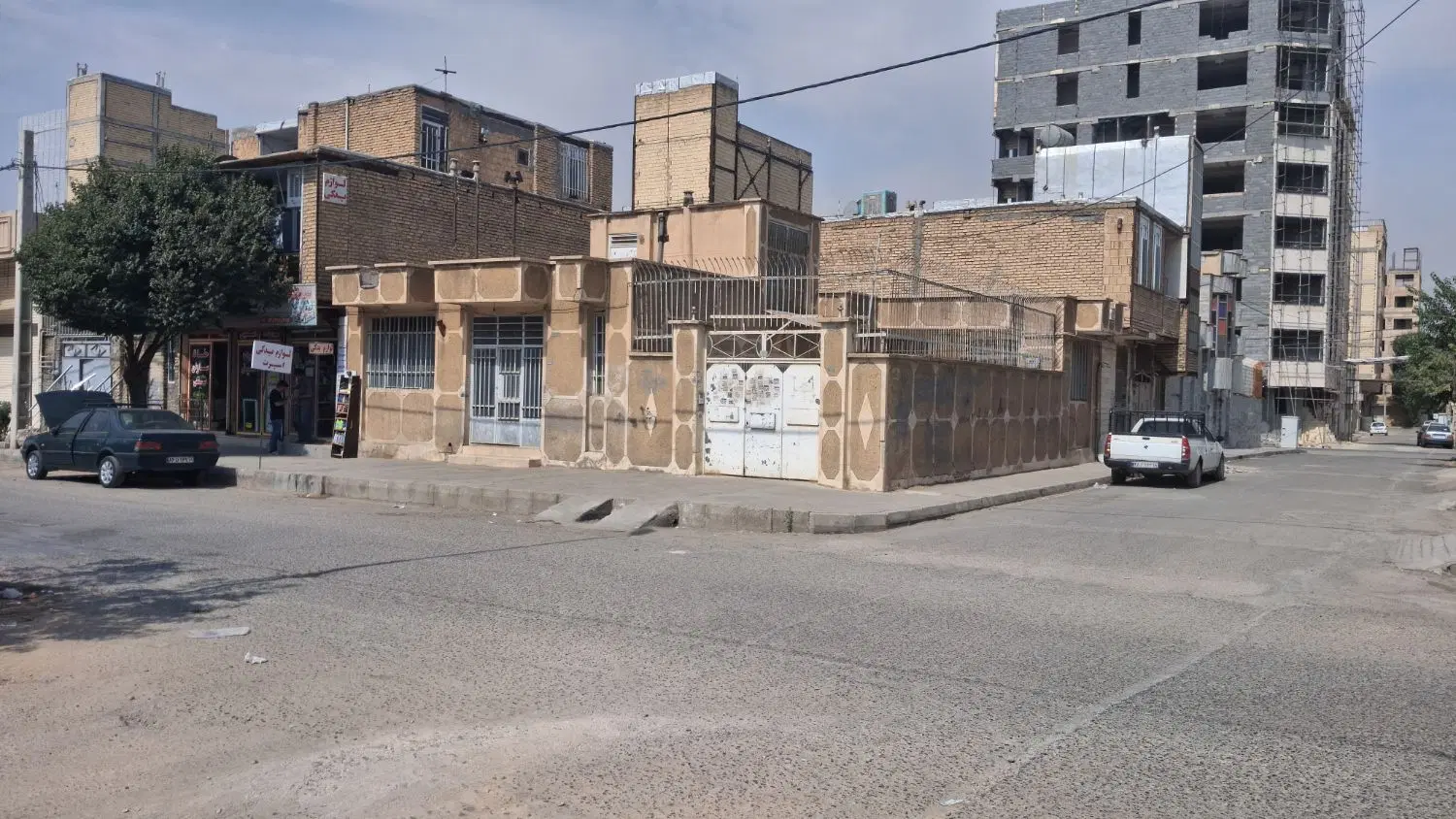 ملک دو بر خیابان ۳۰ متری فجر