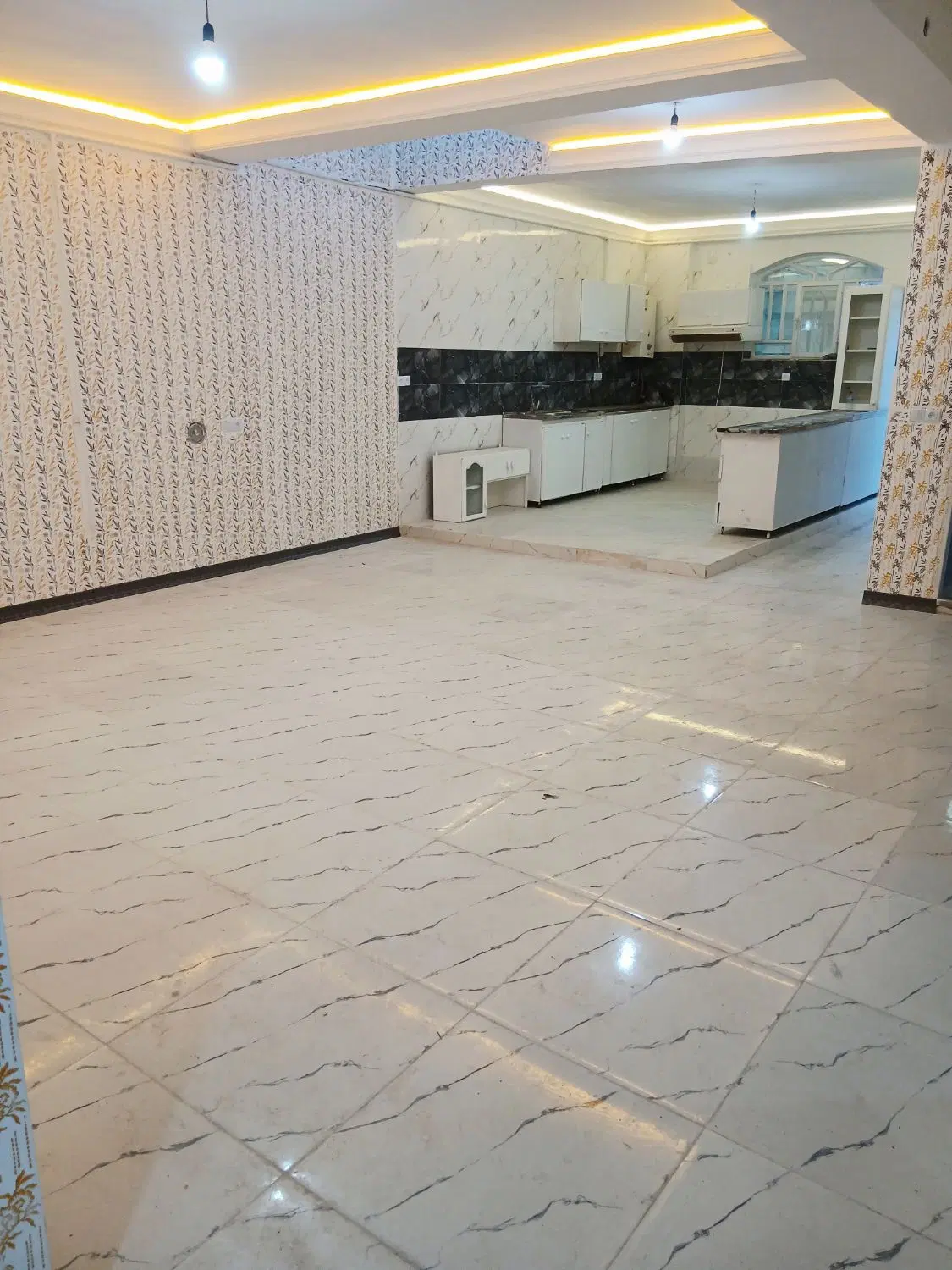 اکازیون ویلایی  ۲۲۰ متر  ۳ خواب  بازسازی‌شده