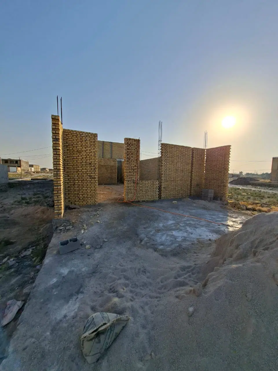فروش خانه نیمه کاره ۲۱۶ متر موقعیت عالی