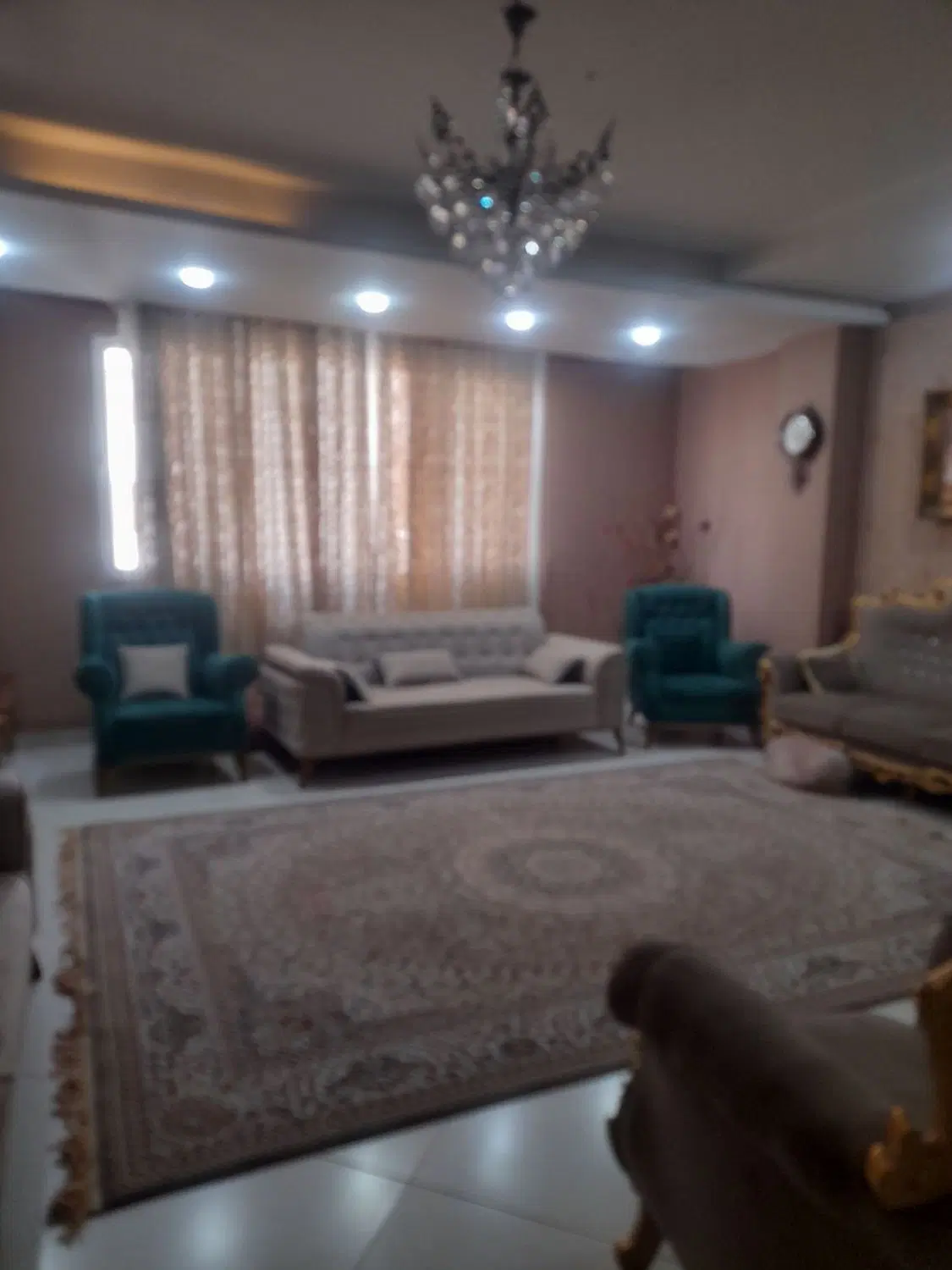یک واحد آپارتمان 105متری