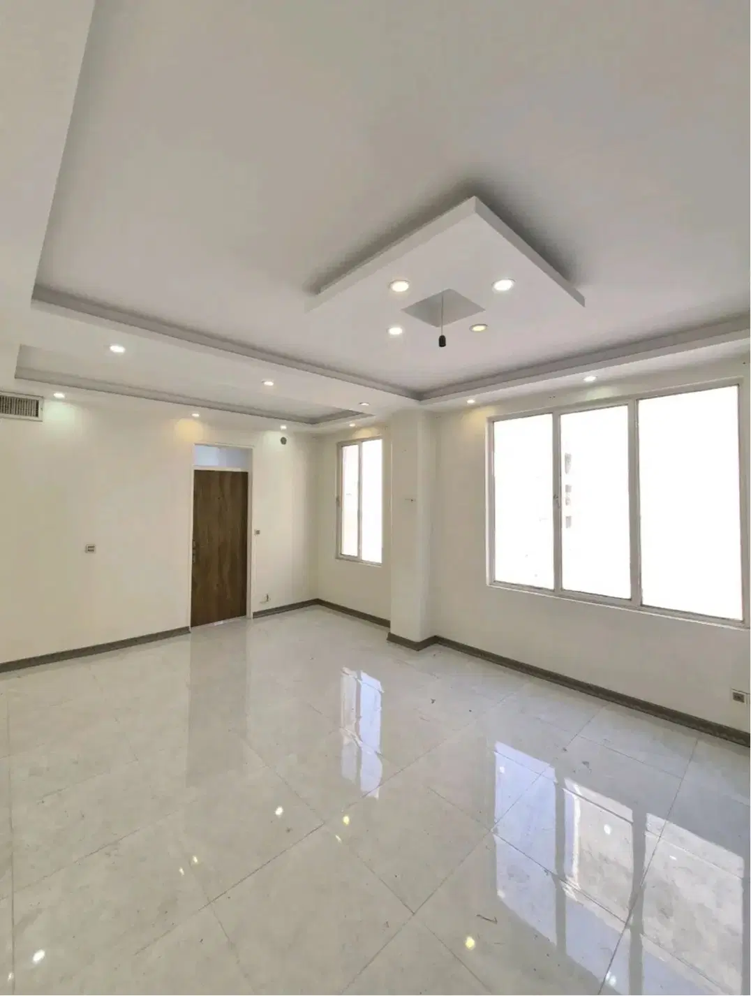 تخلیه طبقه دوم ۴۹ متر  بالکن دارد