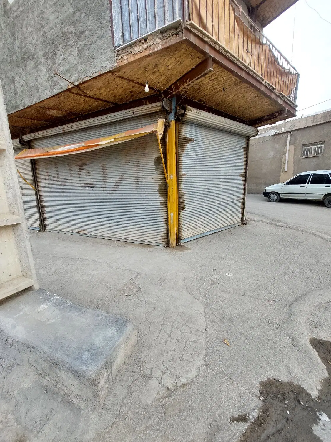 یک باب مغازه ۲۱_۵متری