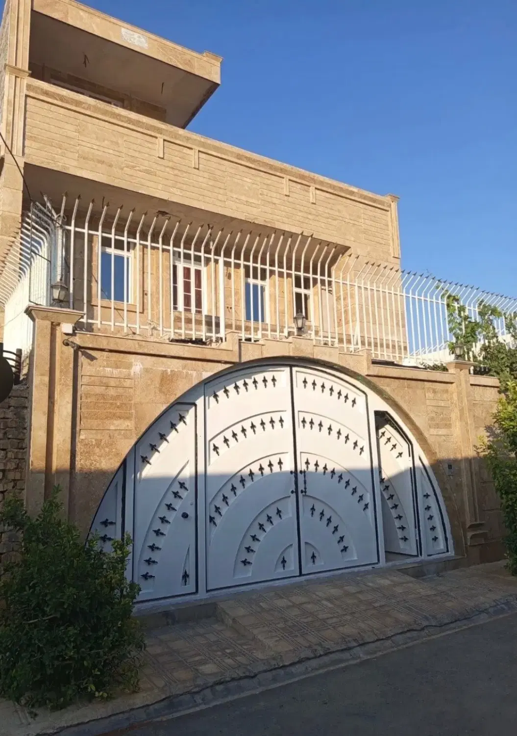 ویلایی۲۳۰متری برخیابان  رمضان
