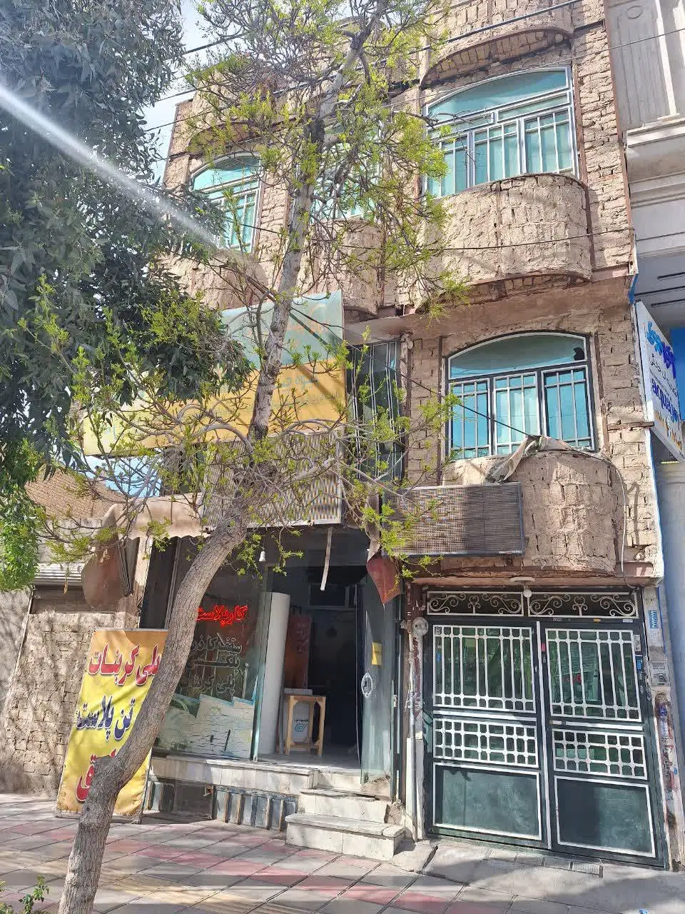 خانه سه طبقه با مغازه