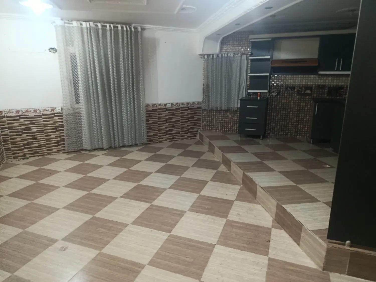 آپارتمان 85متری طبقه اول