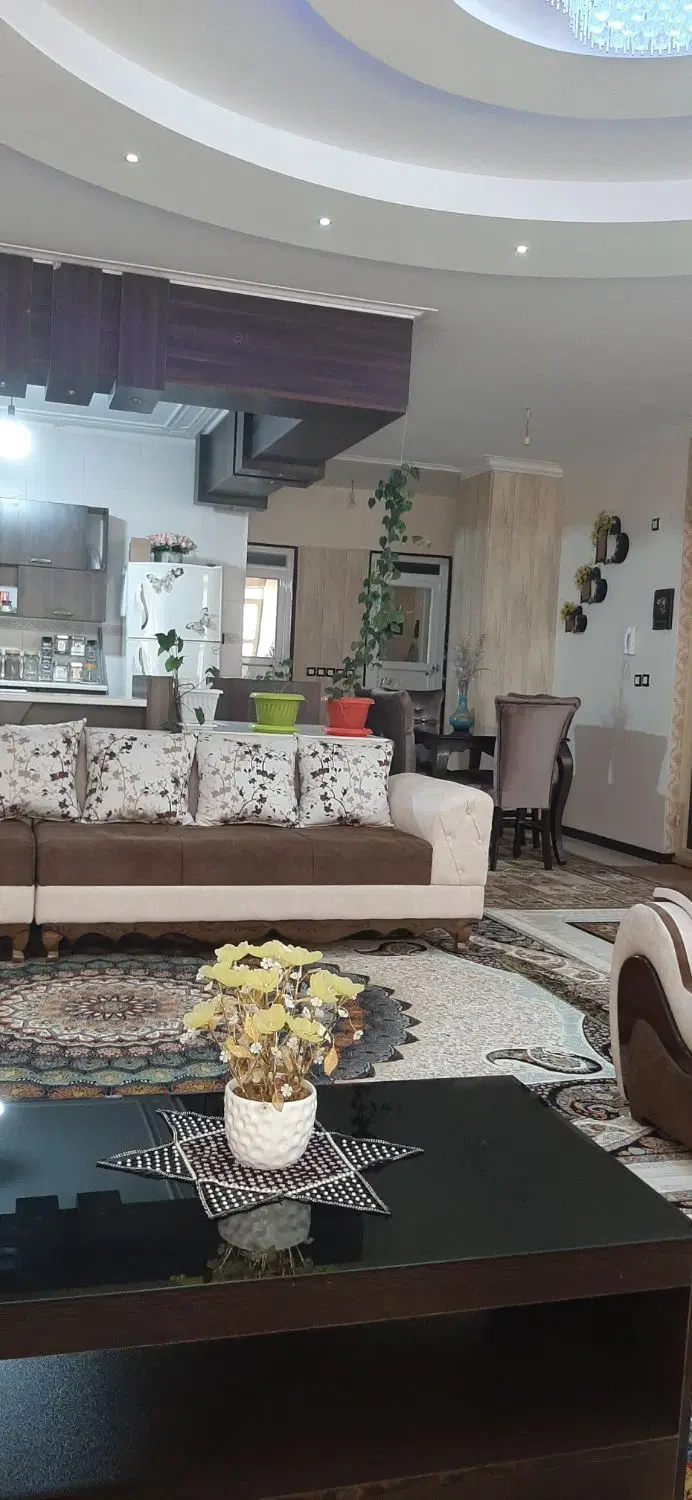 دوطبقه درب حیاط زنبق ۱