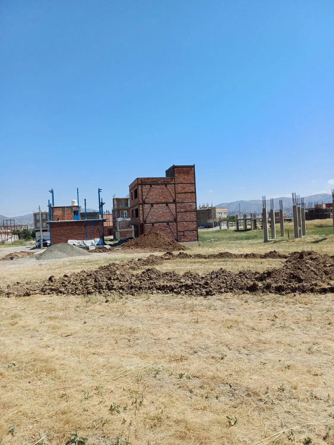 زمین در جاده لنج اباد