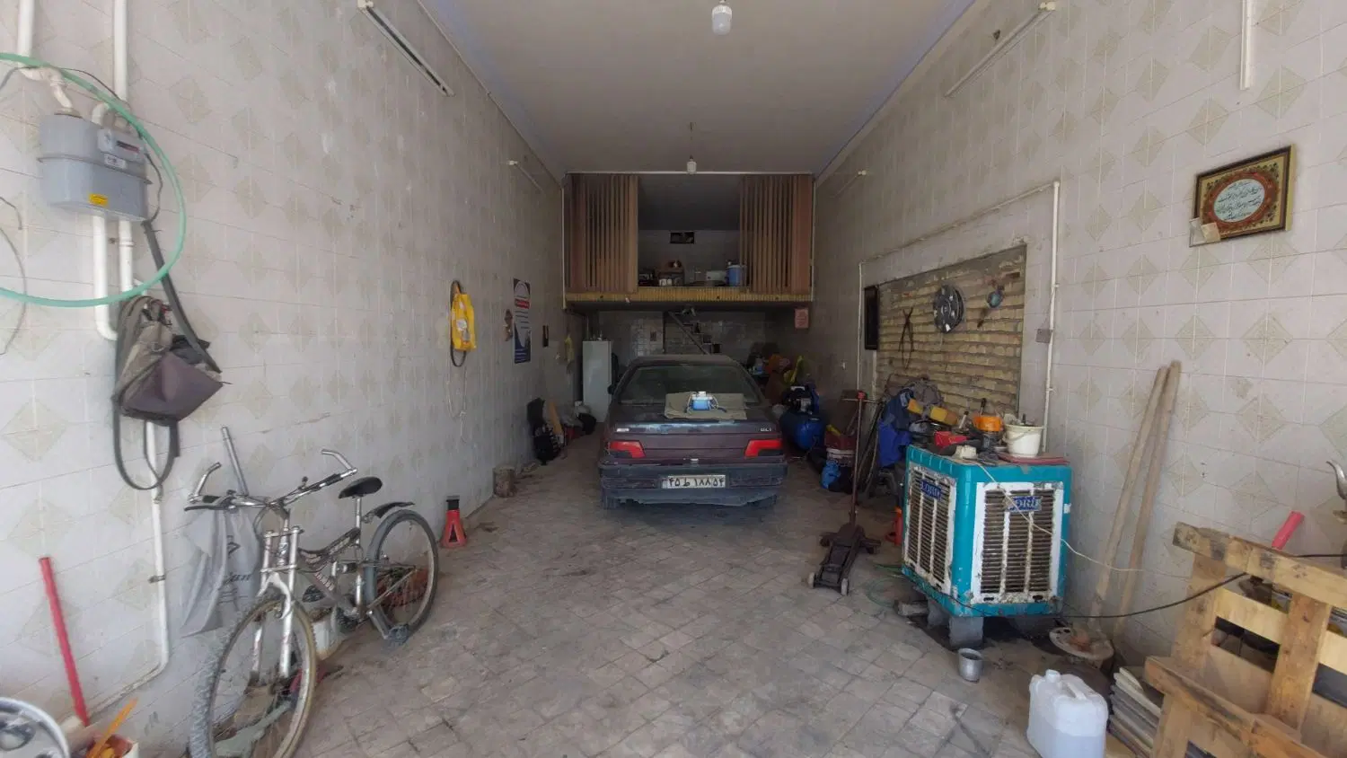 مغازه ای ۱۰۰ متری