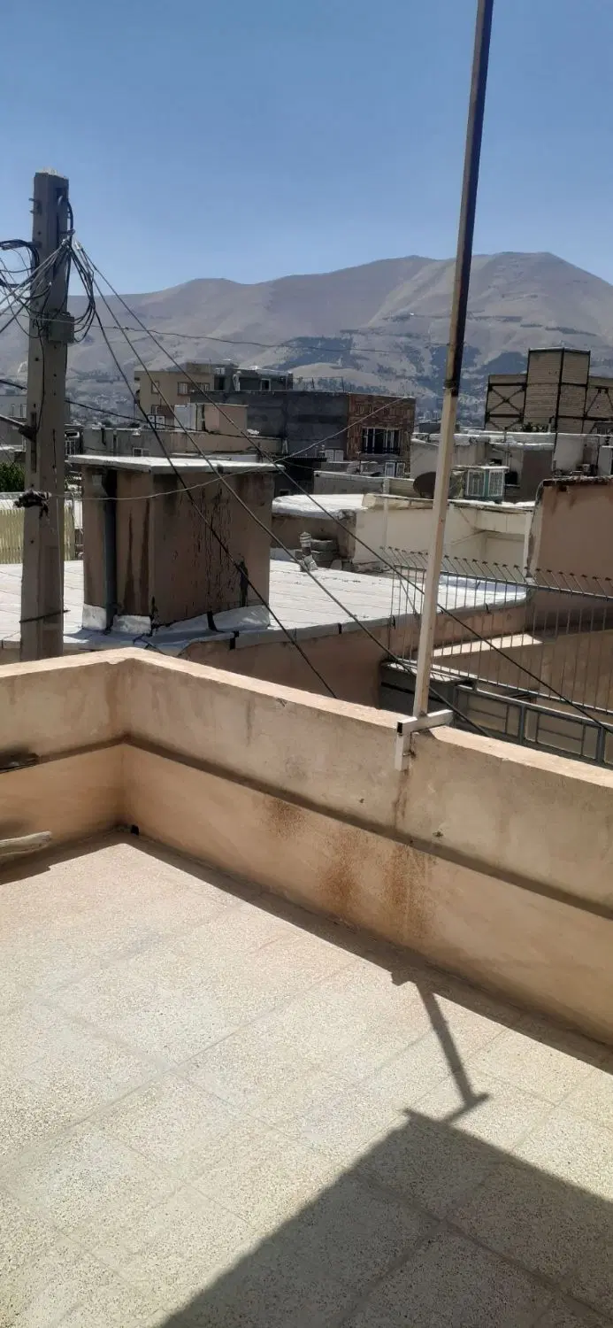 خانه دوطبقه تختی