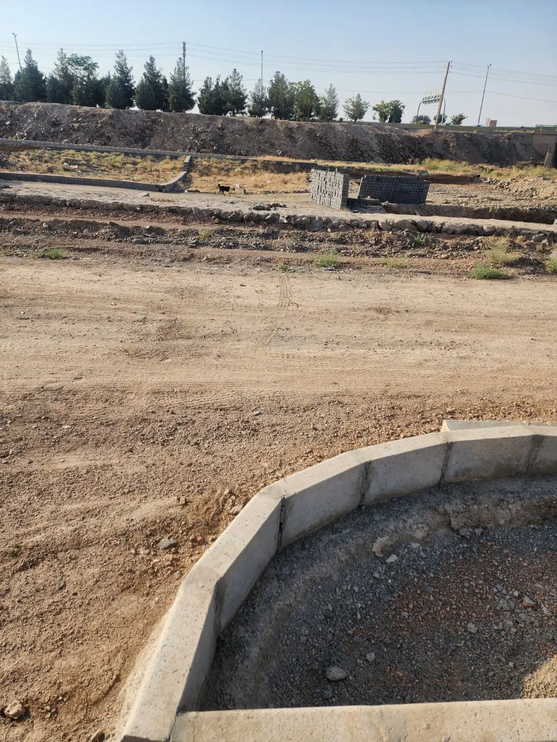 زمین ۳۴۱ متری با پروانه ساخت ۶ سقف، بر ۱۵.۵ متر