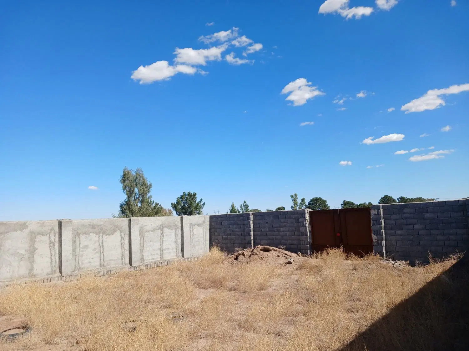 زمین ۶۰۰ متری کاشان مشکات دیوارکشی + اتاق