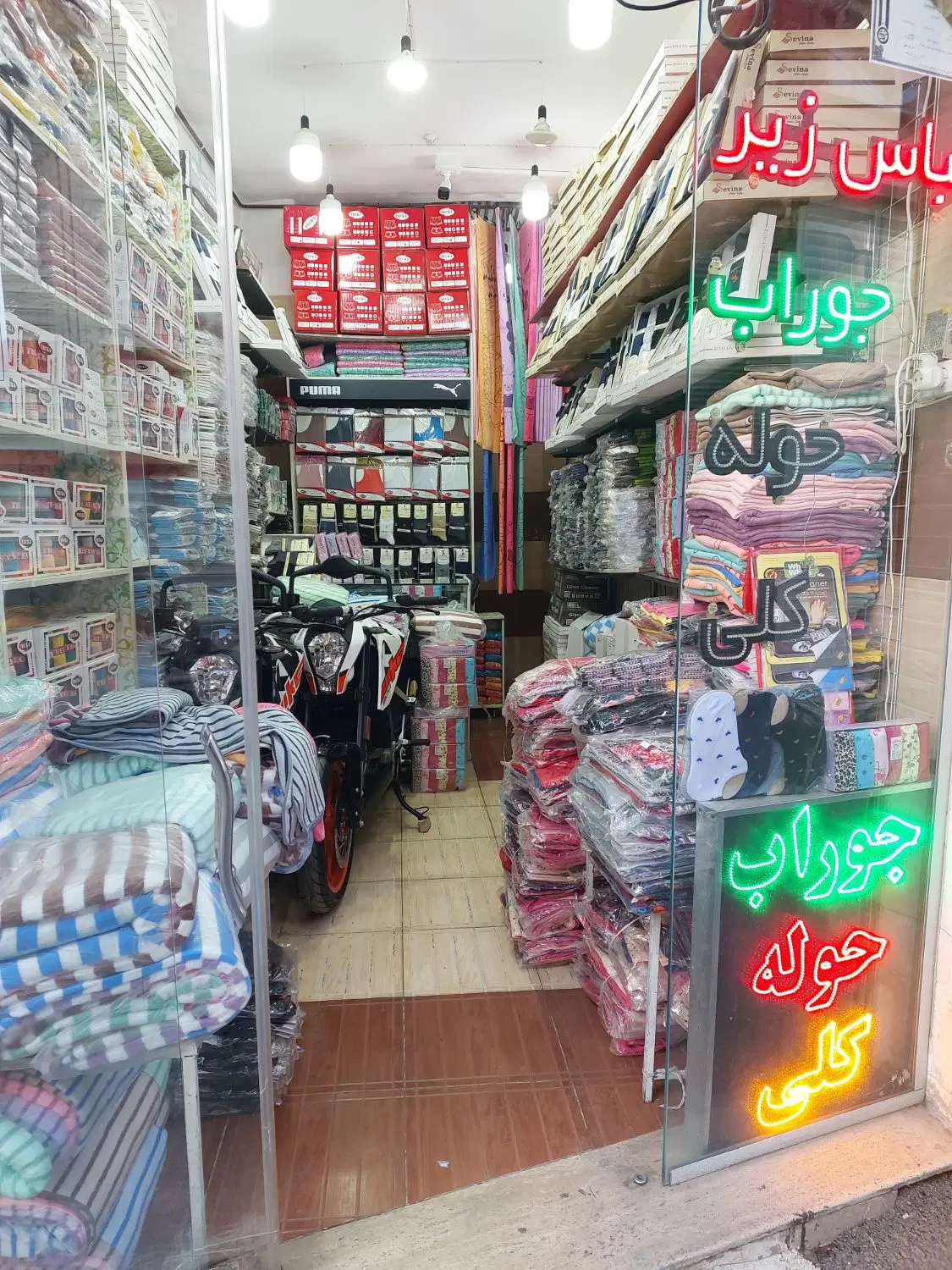 مغازه تجاری سه طبقه  ۱۶ متر جمعا ۴۷ متر تجاری