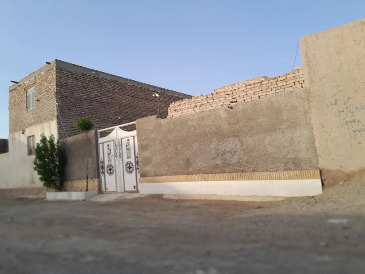 فروش یک قطعه زمین تجاری مسکونی