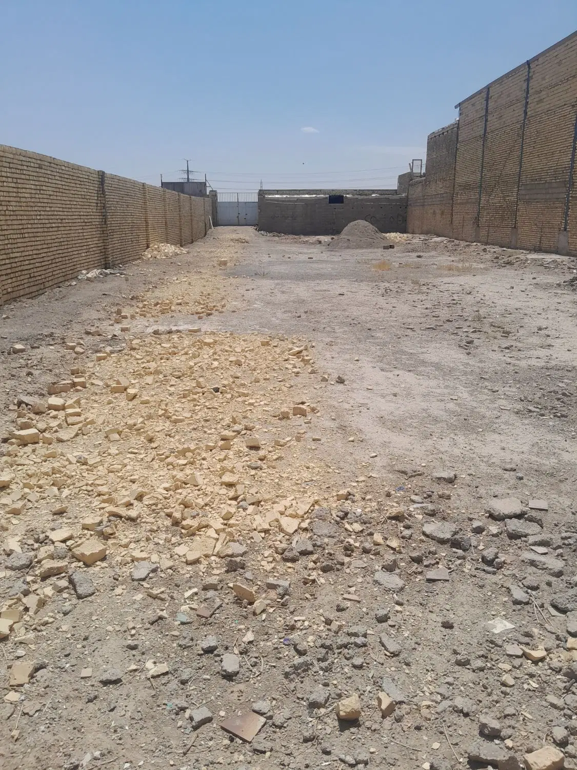 چهاردیواری ۱۰۰۰ متری