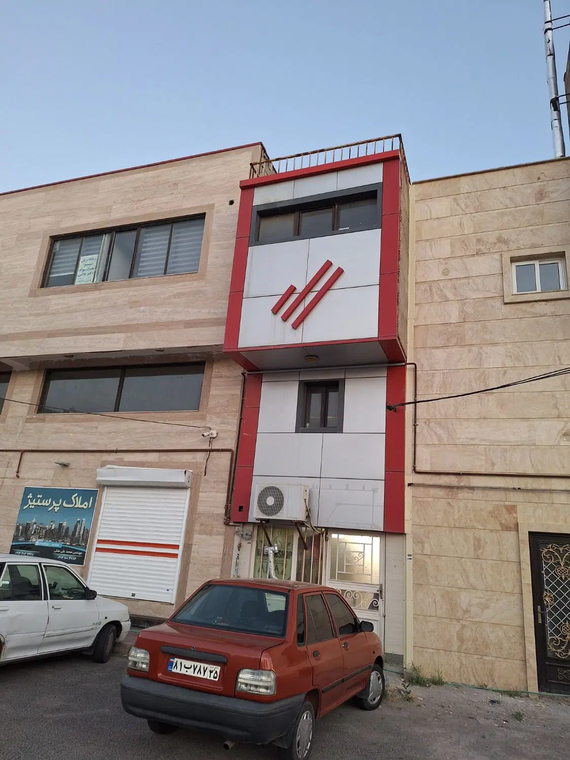 اجاره مغازه بر میدان نگین