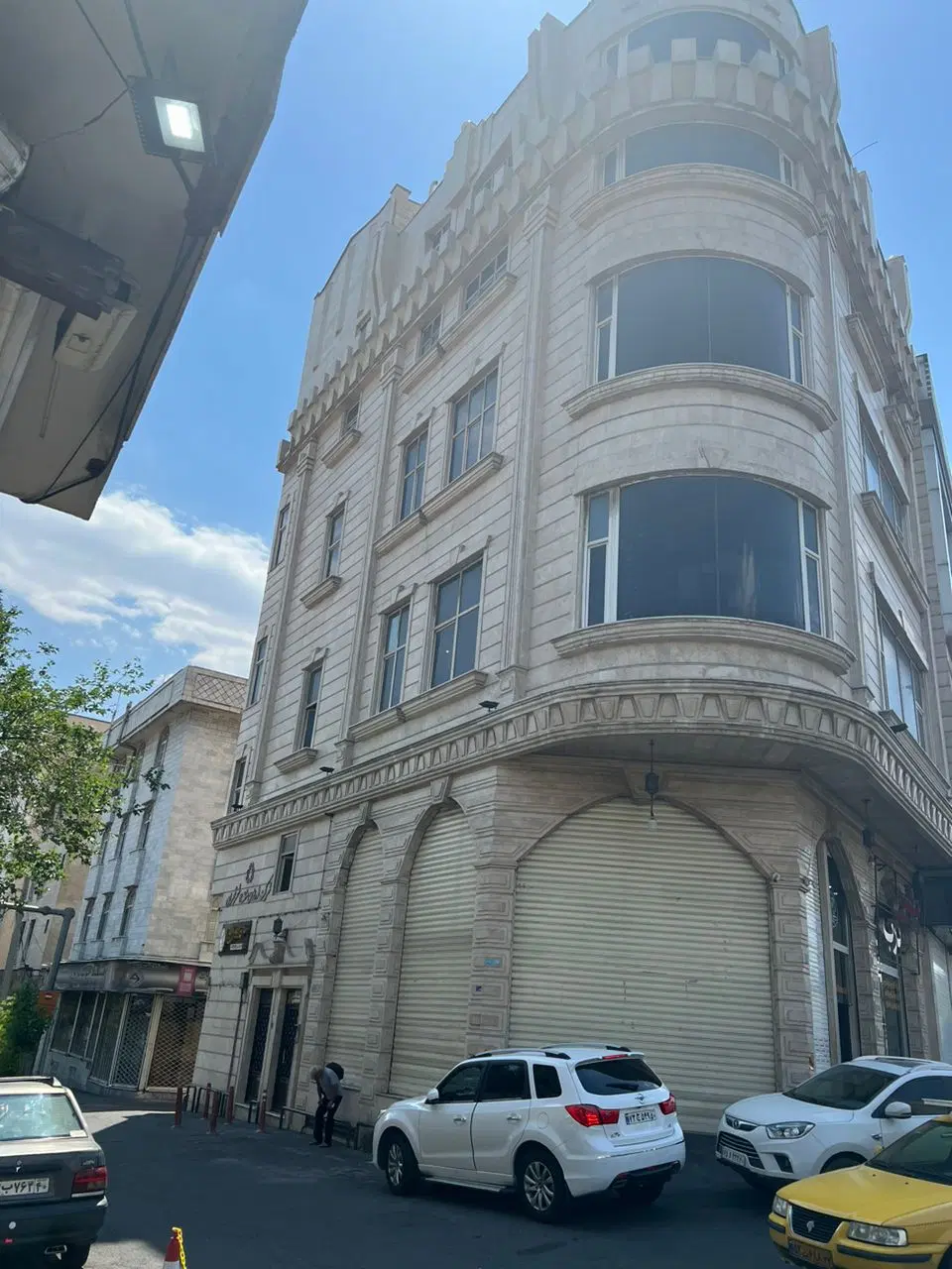 خیابان انقلاب _  180متر تجاری