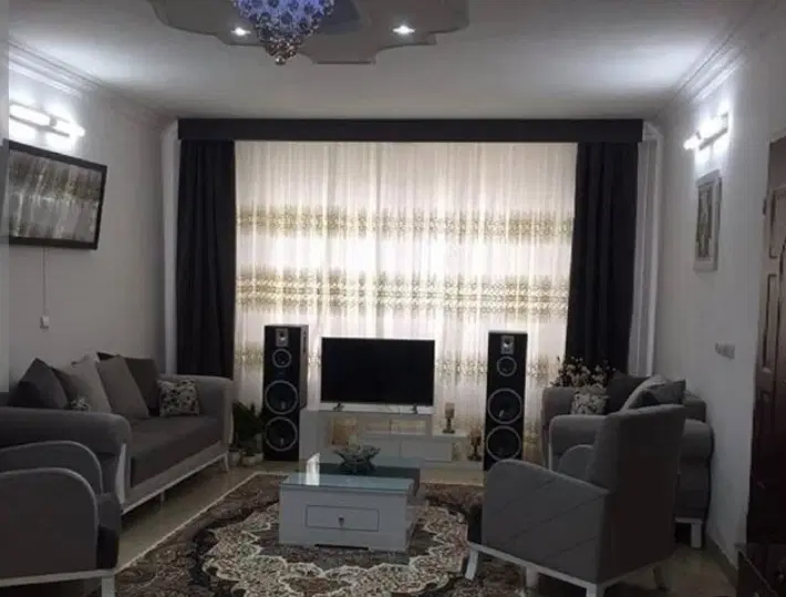 هم‌خونه