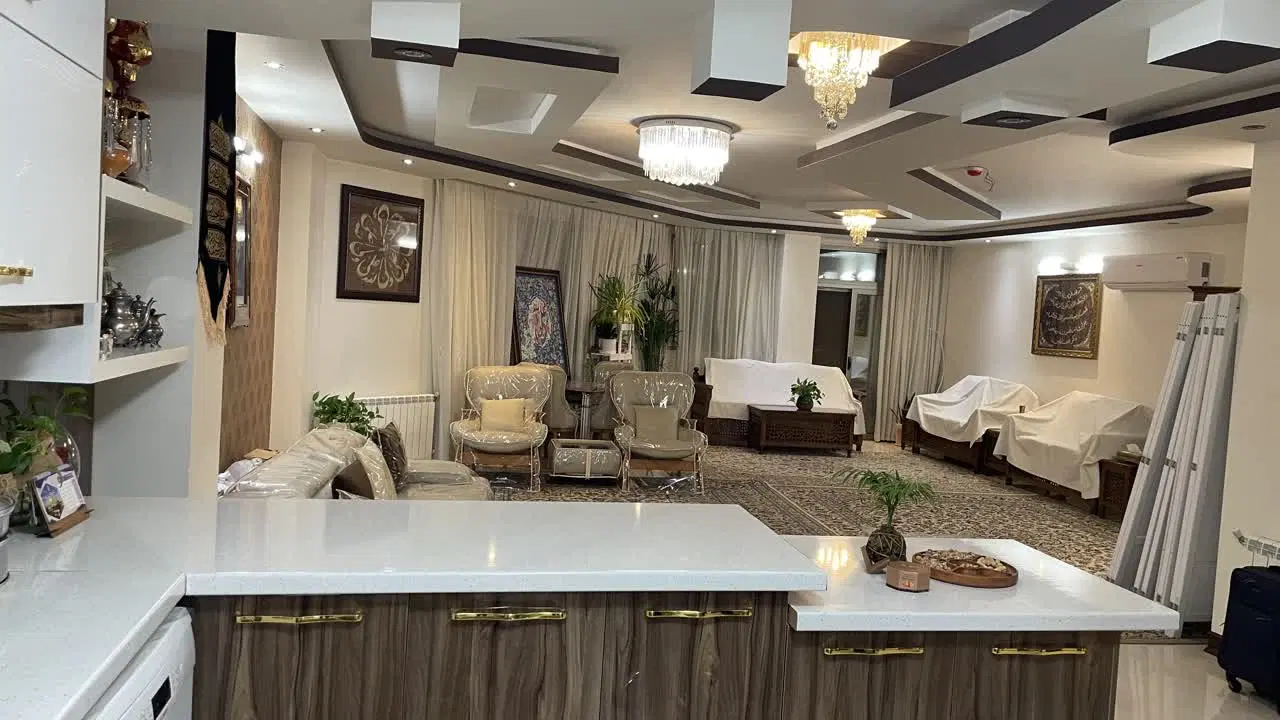 آپارتمان دوخوابه۱۴۰متری چهارباغ پایین