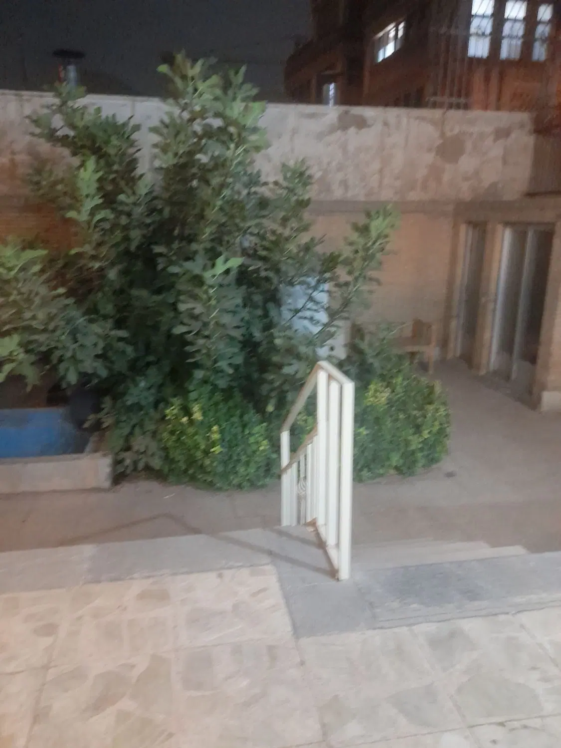 منزل ویلایی باحیاط وپارکینگ دوخواب ۱۵۰ مترساخت