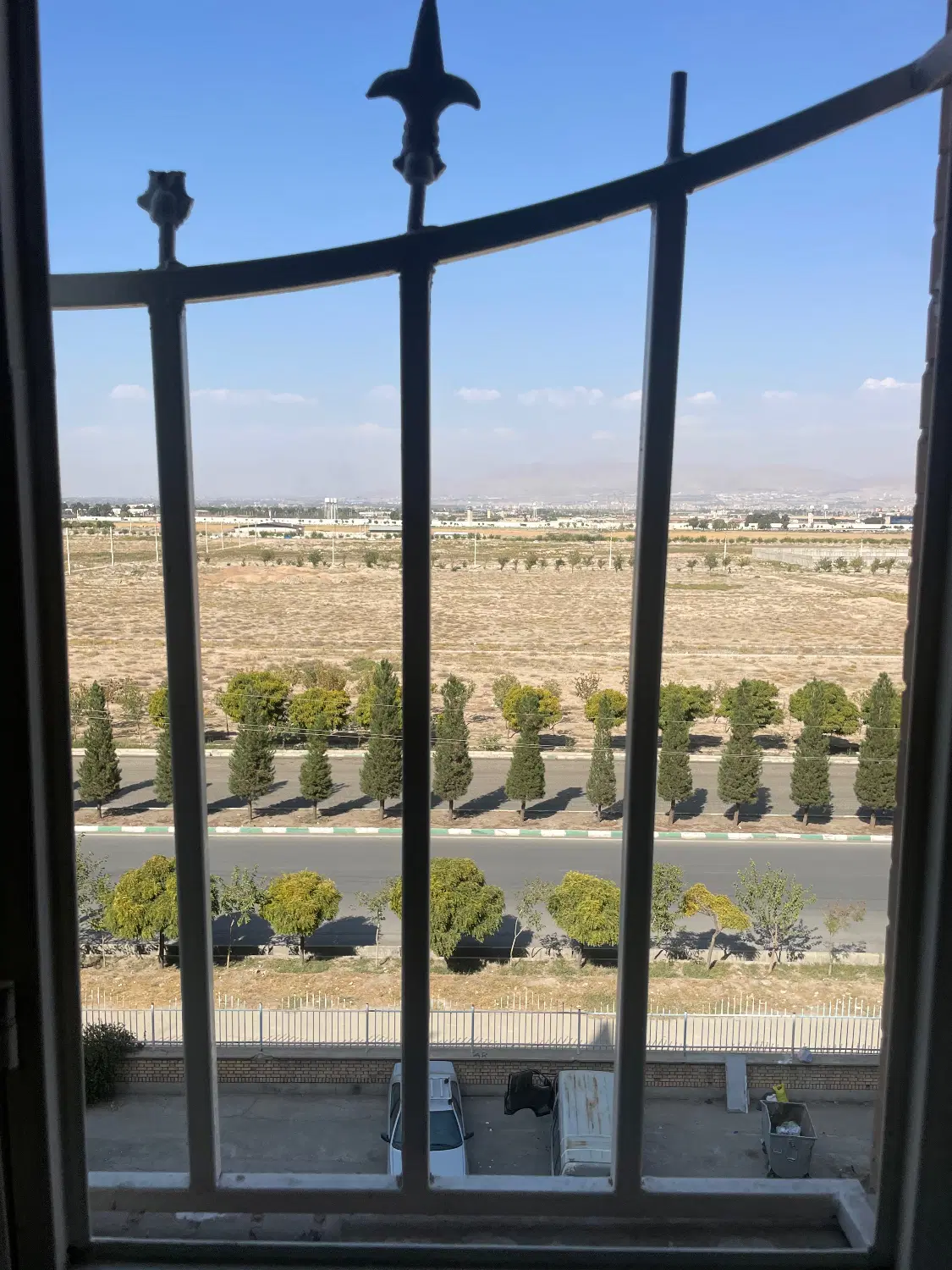 شهرک نور ۱۰۳ متر  نورگیر  جنوبی رو به فضای باز