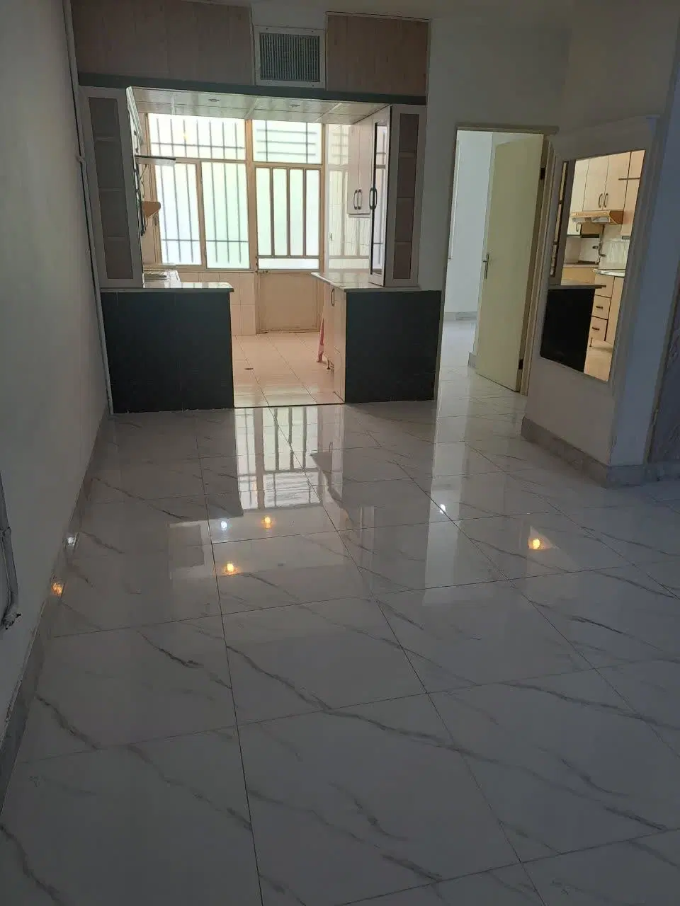 طبقه همکف ۸۵ متری،تخلیه