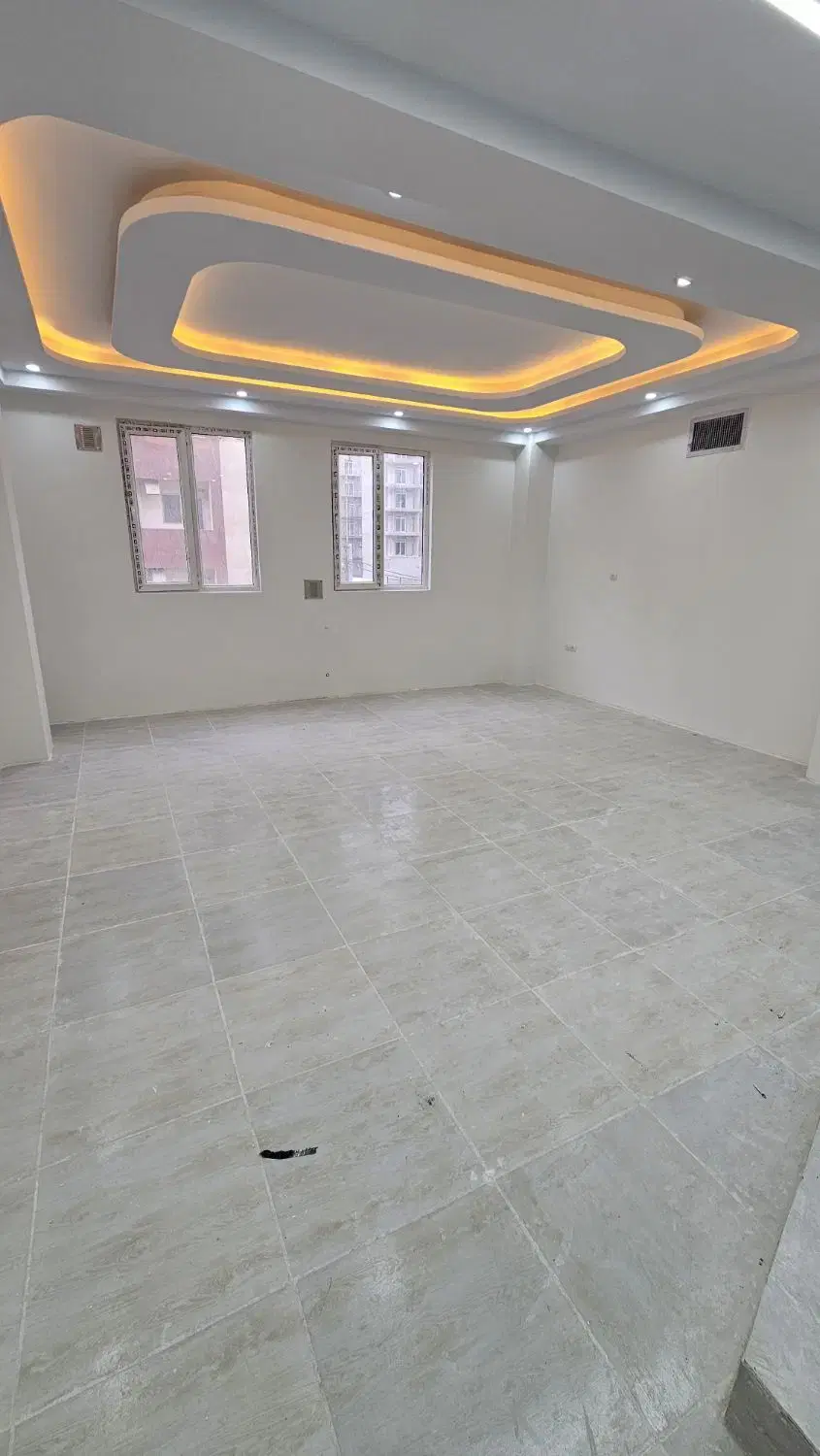 ۸۲ متری دو خواب فاز ۵ پارکینگ مسقف